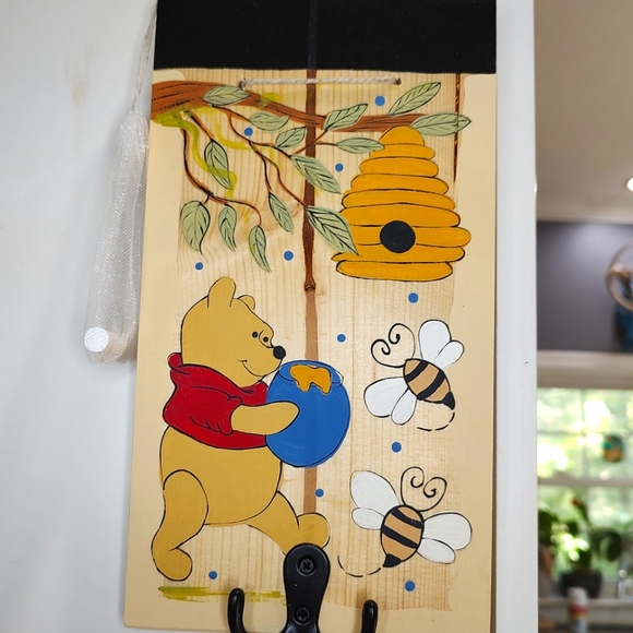 Hand Painted Winnie The Pooh Wooden chalkboard wall sign with hooks honey & bees - Picture 3 of 7